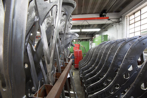 Aspiratorul industrial DS2 Ruwac aspiră șpan metalic în fabrica Steinway & Sons din Hamburg.