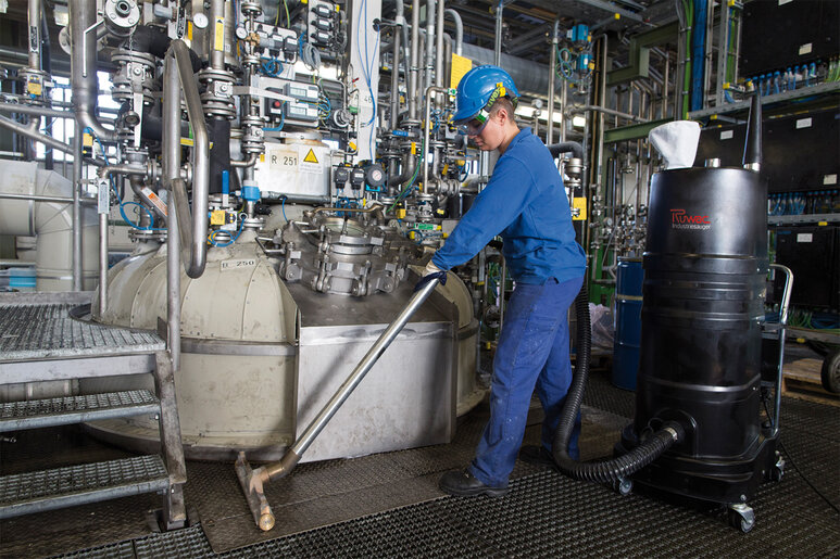Ruwac aspiratorul industrial cu acționare trifazată DS1 pentru zona Gaz Ex la Chemiepark Evonik din Marl